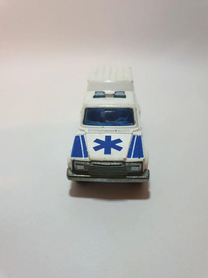 Majorette 269, Jeep Grand Cherokee, Ambulance, 1/64 - photo numéro 2