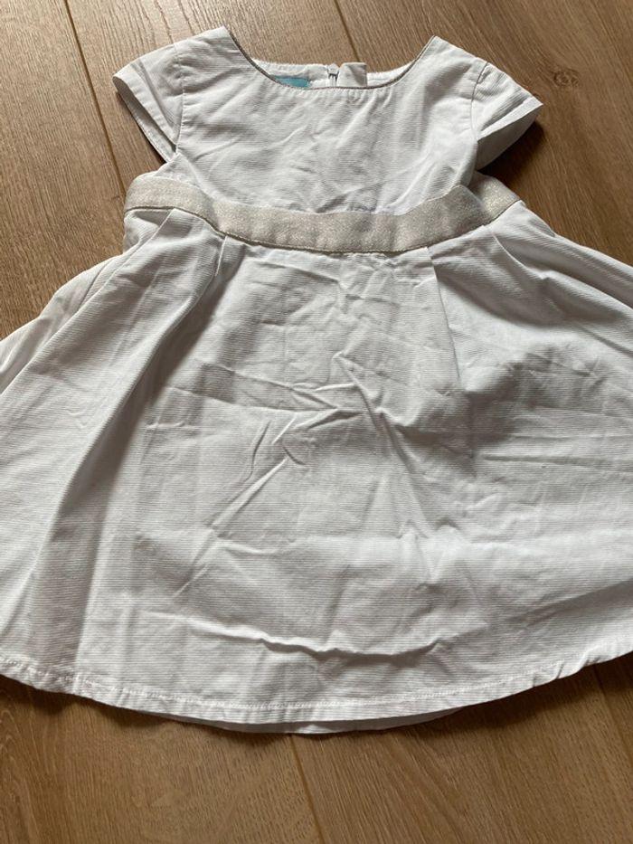 Robe blanche ceinture dorée 3 ans - photo numéro 1