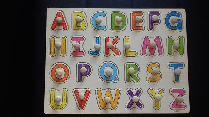 Puzzle alphabet en bois