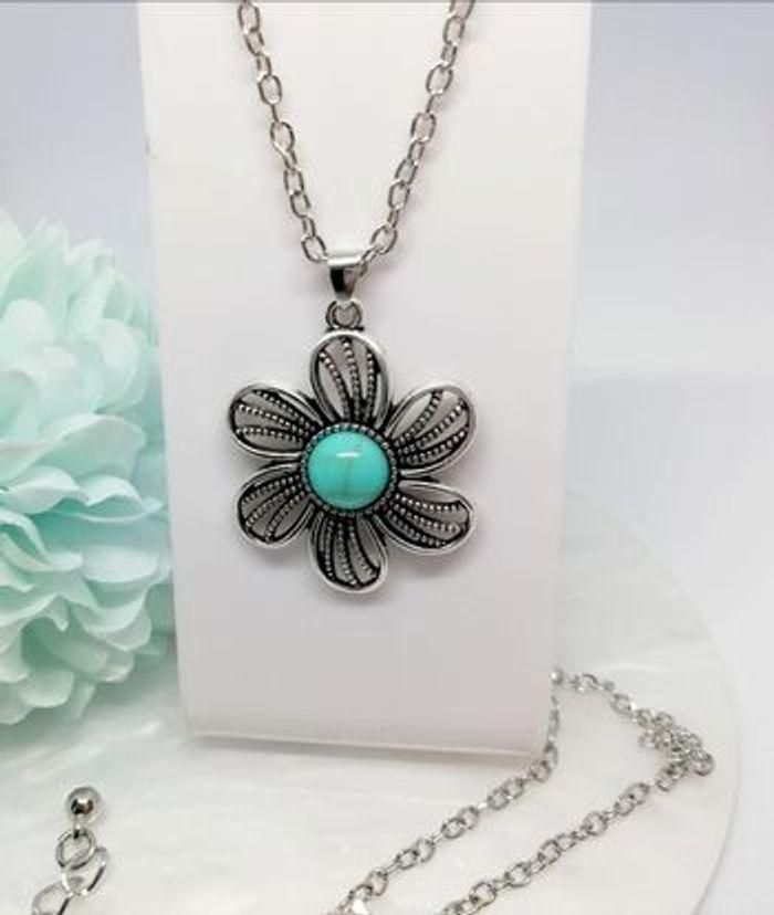 Joli collier floral de style ethnique turquoise - photo numéro 4