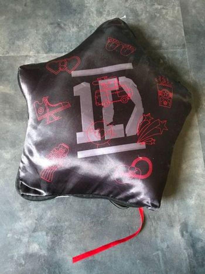 Coussin secret one Direction Prise connecteur MP3  IMC Toys - photo numéro 5