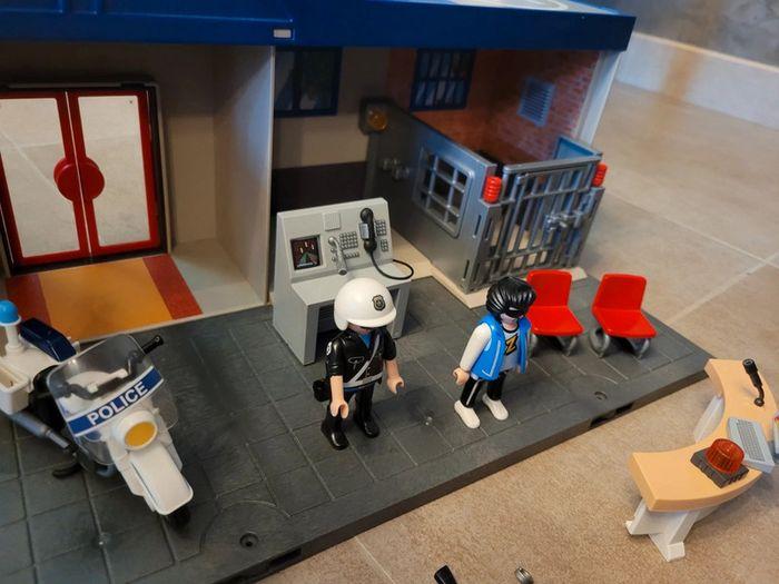 Playmobil City Action 5299 Commissariat de police transportable - photo numéro 3