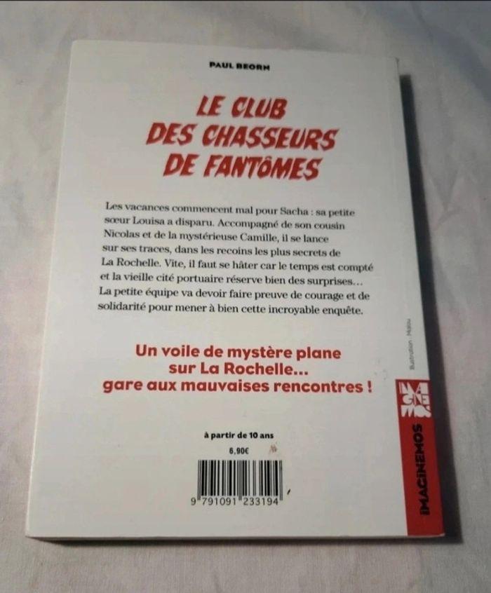 Livre "Le chasseur des fantômes"👻 - photo numéro 2