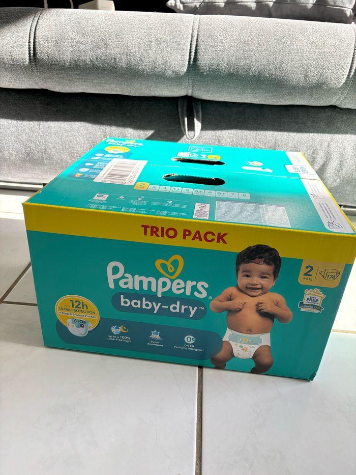 Trio Pack 174 couches Pampers baby dry Taille 2 - photo numéro 1