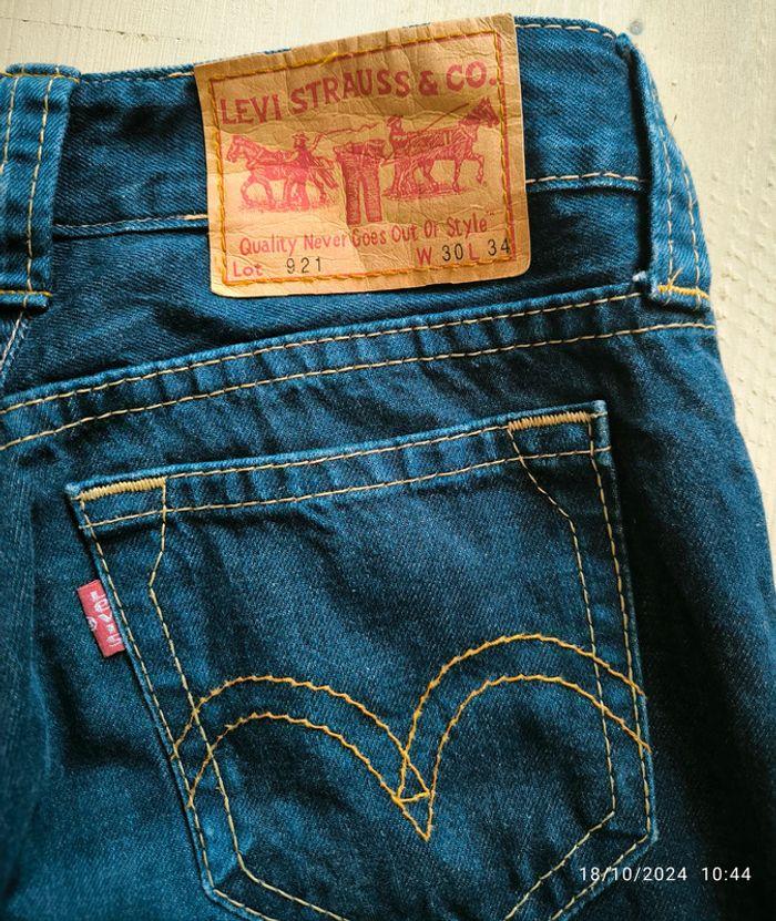 Jean Levi's 921 bleu taille 38( 28us) - photo numéro 2