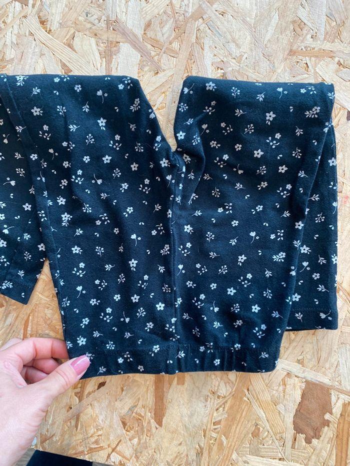 Legging 3 ans fille Kiabi noir fleur blanche très bon état pantalon - photo numéro 4