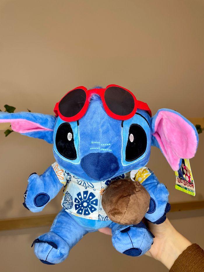 Peluche Disney Stitch en tenue de vacances - photo numéro 7