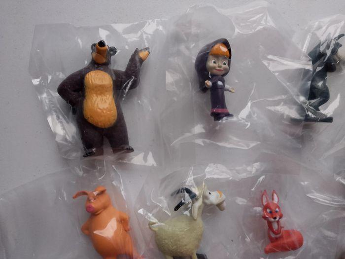 Lot de 10 figurines Masha et Michka - photo numéro 2