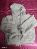 Manteau blanc a capuche tout doux