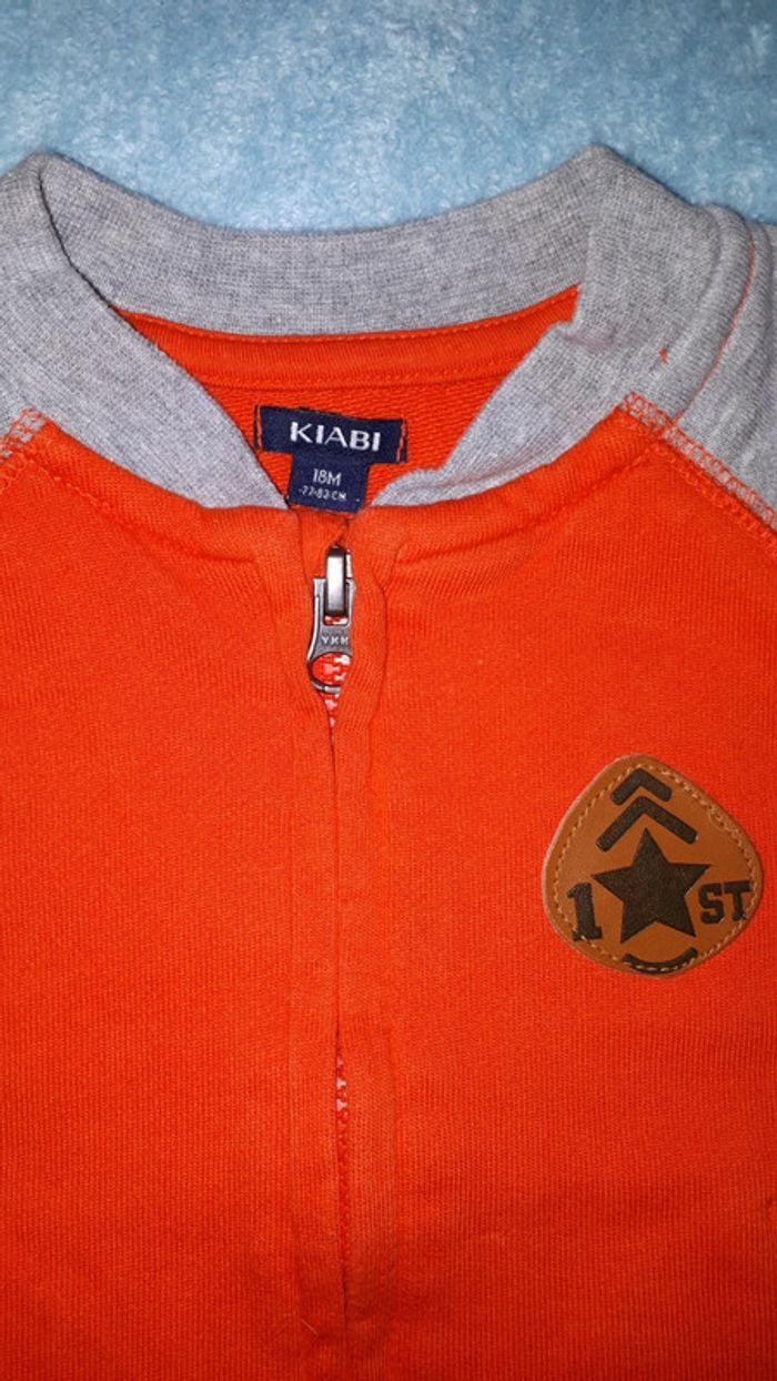 Gilet zippé orange et gris Kiabi 18 mois neuf - photo numéro 2