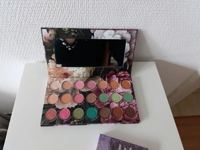 💄Palette Peony Max&More 21 fards à paupières💄 - photo numéro 4