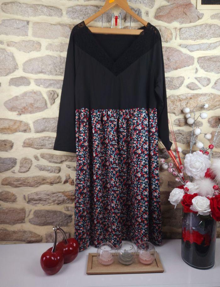 Robe longue noir et multicolore détail dentelle Femme Taille 54 marque Boohoo 🍬 - photo numéro 1