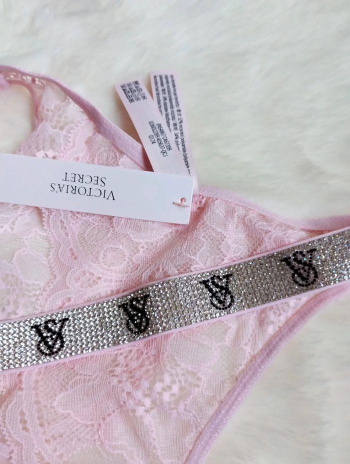 Victoria's Secret tanga brésilien fendu - photo numéro 5