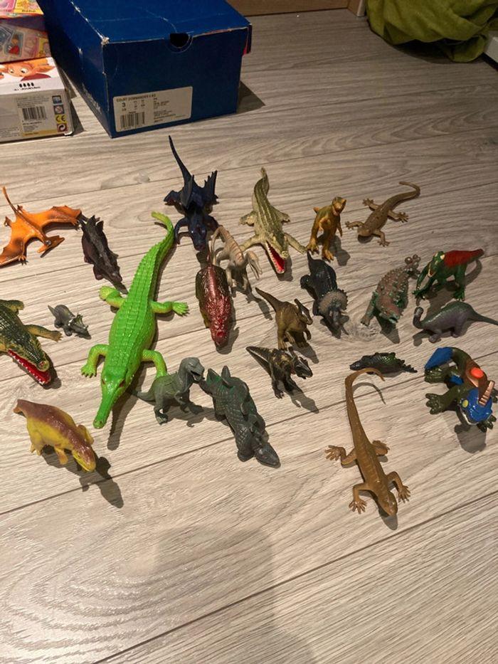 Lot de dinosaures - photo numéro 1