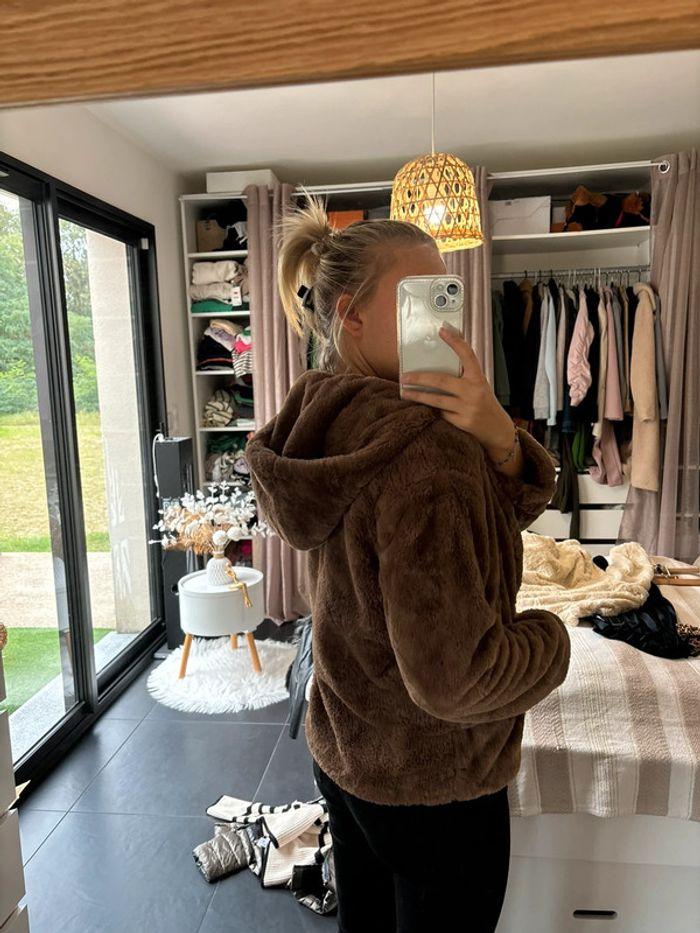 Manteau à capuche en fausse fourrure marron - photo numéro 4