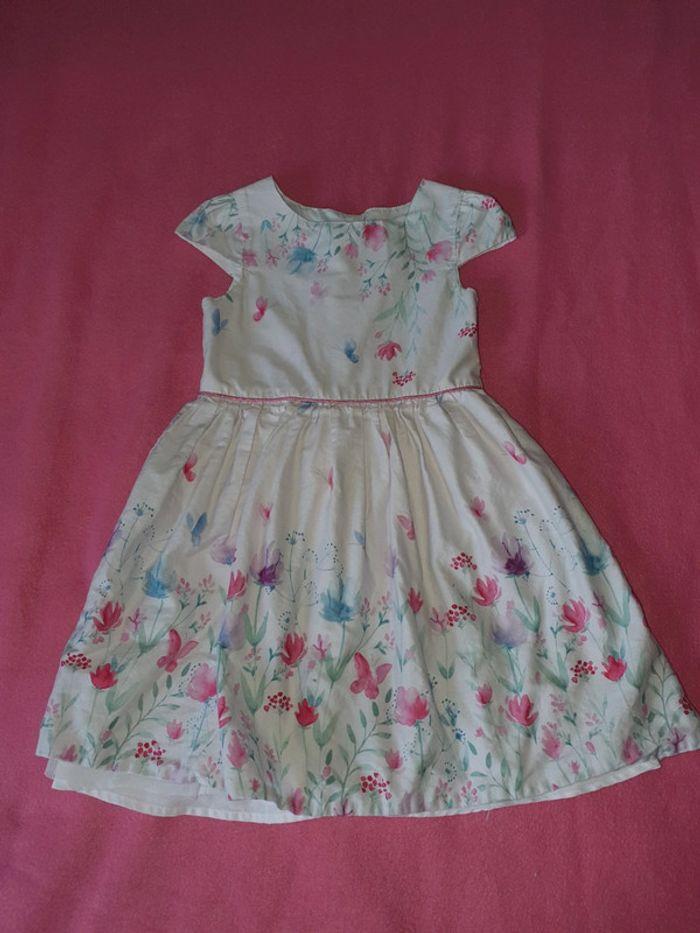 Robe primark 5/6 ans - photo numéro 1