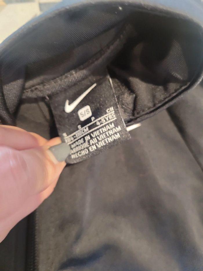 Veste nike reflechissante 4-5 ans - photo numéro 4