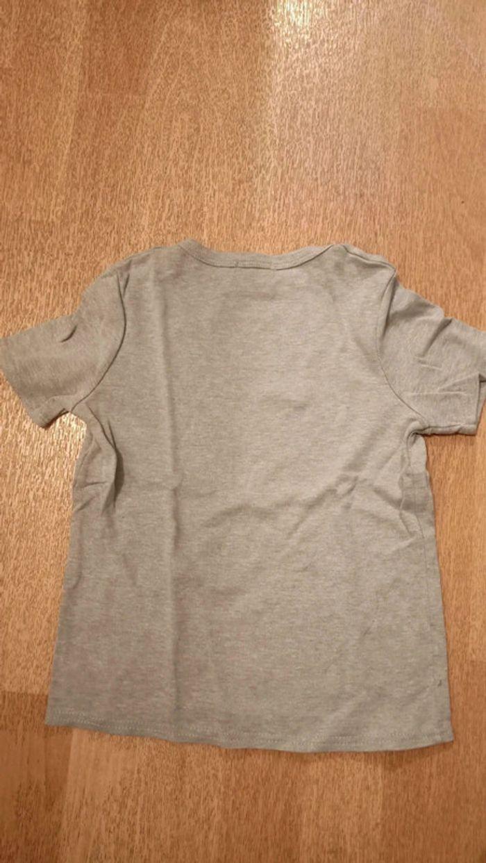 T-shirt gris - photo numéro 3