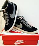 Nike blazer noir et grise en daim 44