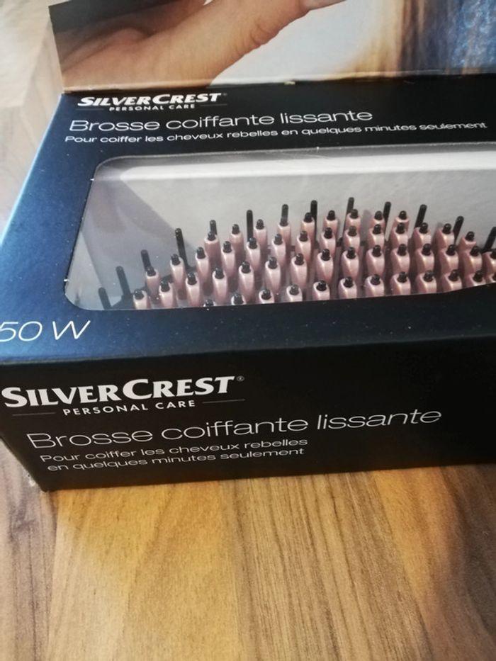 Brosse coiffante lissante neuve - photo numéro 5