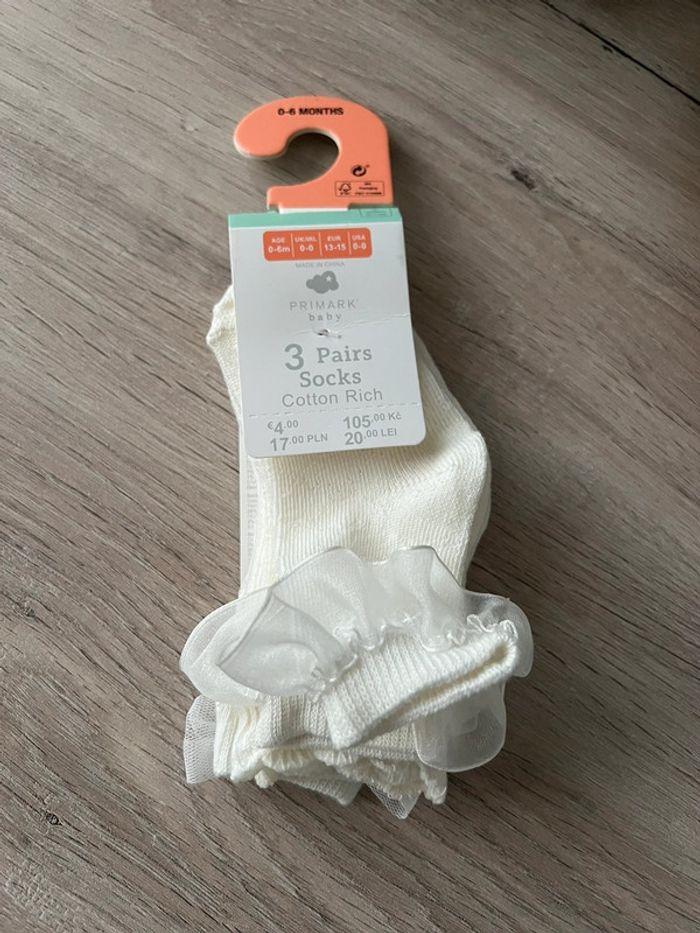 Lot de 3 paires de chaussettes blanches avec voile taille 0-6 mois (13-15) - photo numéro 1