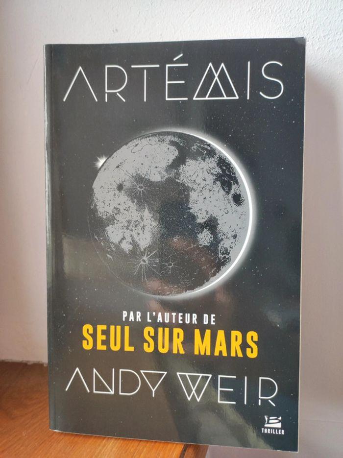 Livre "Artémis" de Andy Weir - photo numéro 1