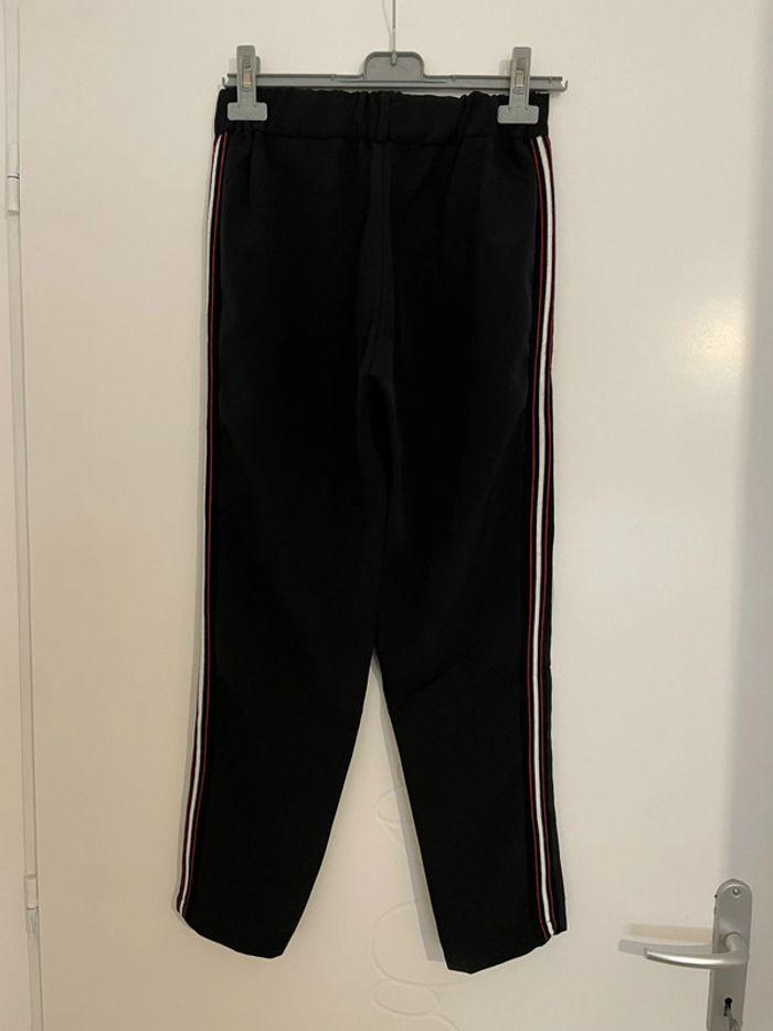 Pantalon court 7/8 style jogging habillé noir bande blanc et rouge côté charming girl taille 36 - photo numéro 5