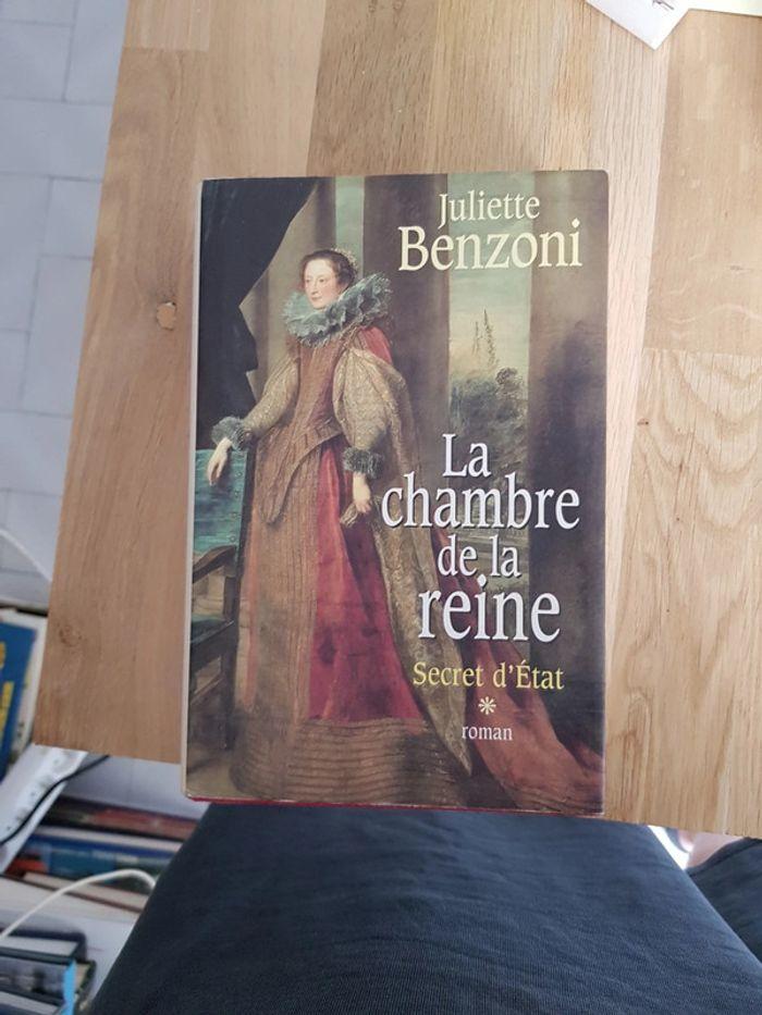 Juliette Benzoni - La chambre de la reine - Secret d'état - photo numéro 1