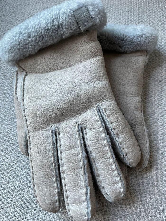 Gants gris UGG authentiques taille M en peau de mouton retournée - photo numéro 5