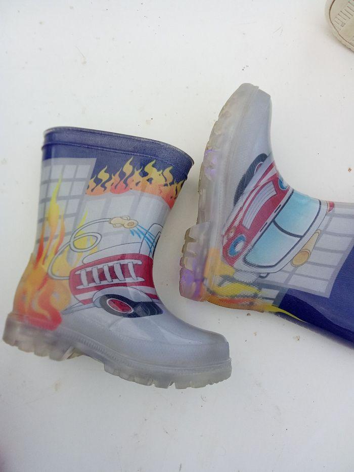 Paire de bottes garçon pompiers lumineuses taille 23 - photo numéro 1