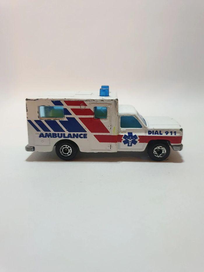 Matchbox 41, Ambulance de 1977, 1/64 - photo numéro 4