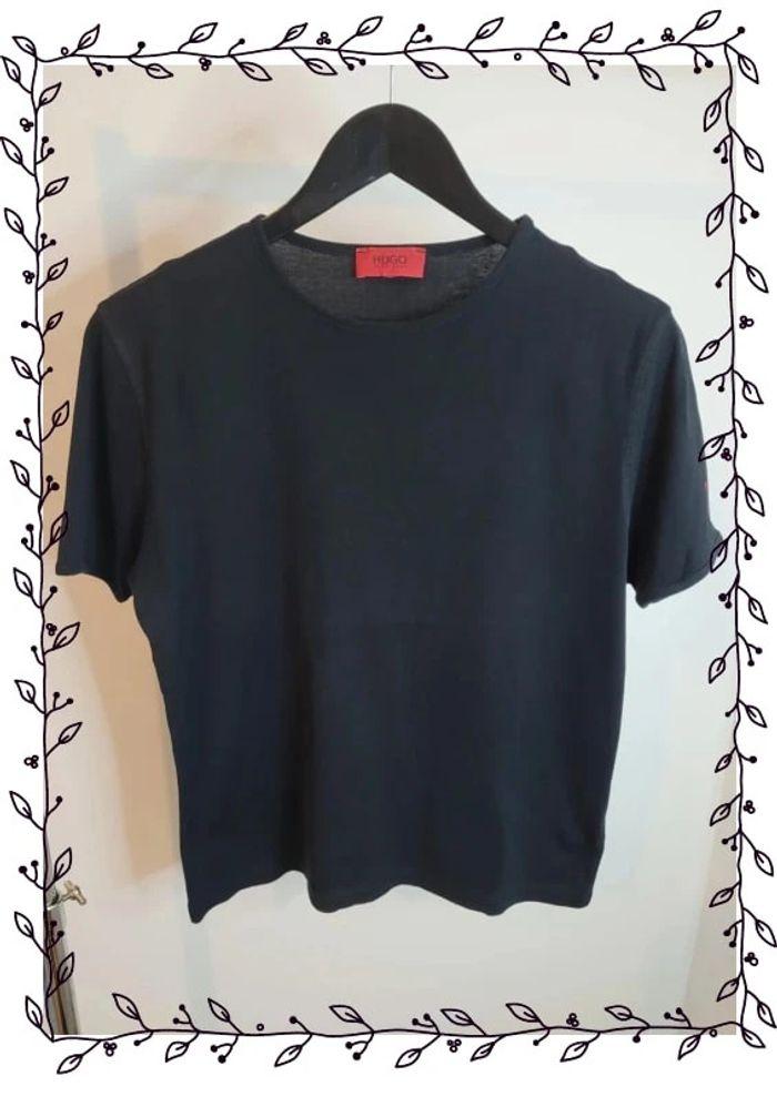 Joli T-shirt Hugo Boss taille L - photo numéro 1