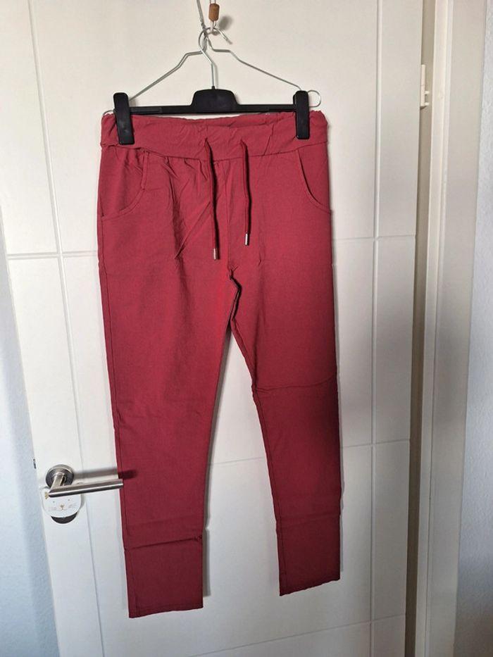 Pantalon rouge élastique - photo numéro 1