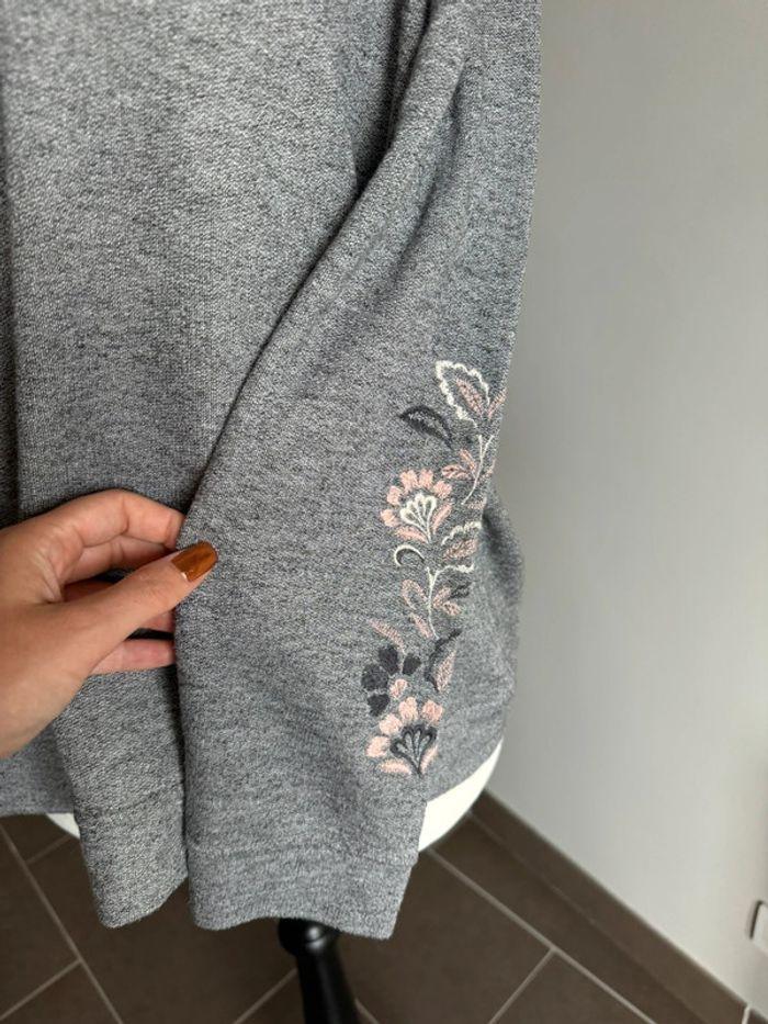 Pull Yessica gris fleurs brodées Taille L/XL - photo numéro 6