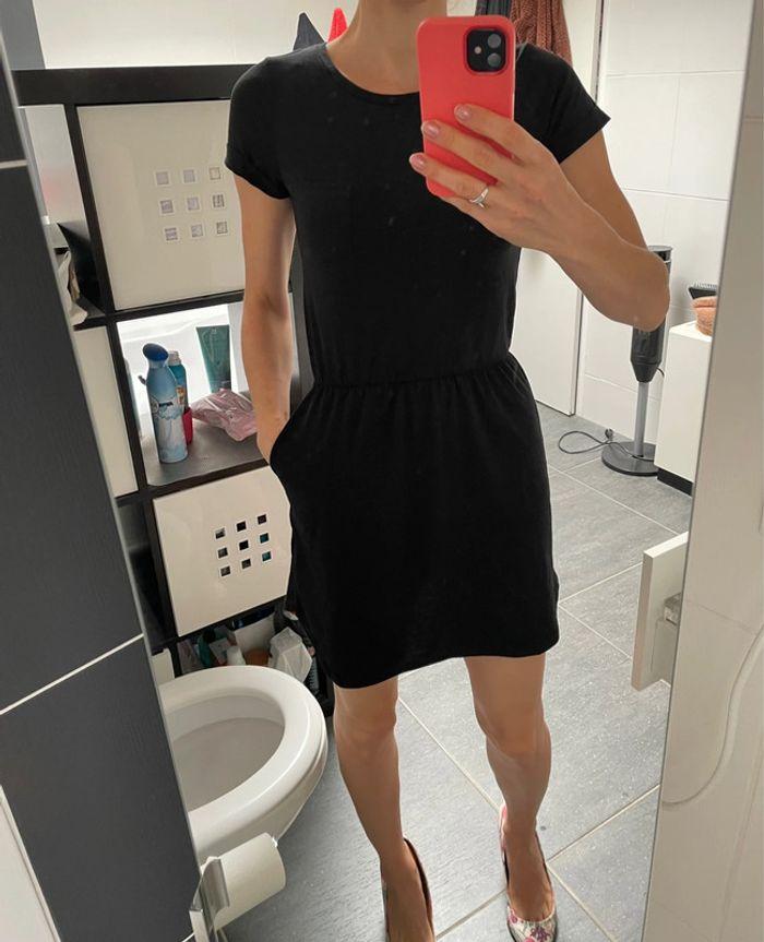 Petite robe noire, casual H&M taille xs - photo numéro 1