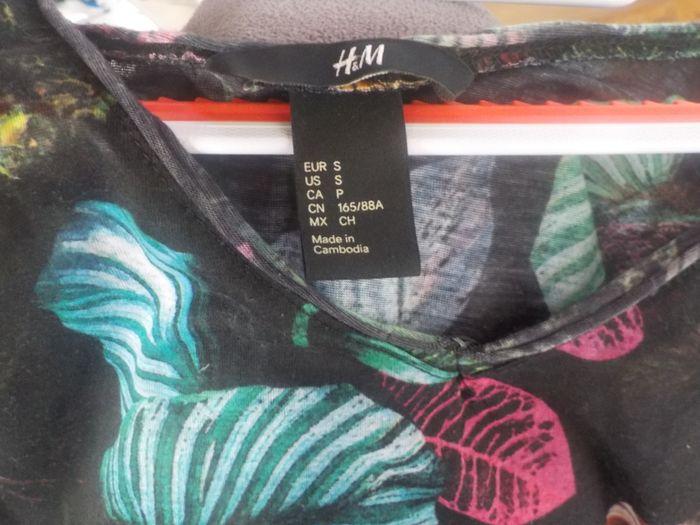 TUNIQUE / TSHIRT H&M Taille S fond noir fougères et ananas multicolore - photo numéro 4