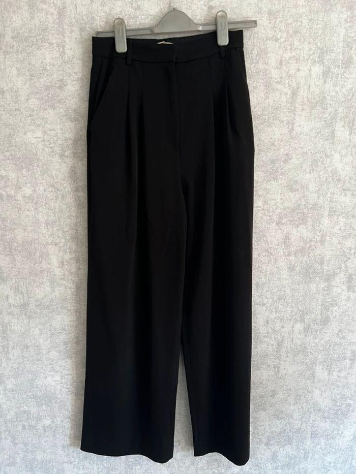 Pantalon noir ajusté H&M taille 36 - photo numéro 1