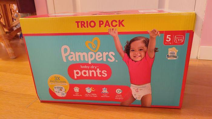 Couches Pampers trio pack Pampers baby dry pants taille 5