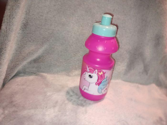 Gourde en plastique licorne - photo numéro 1