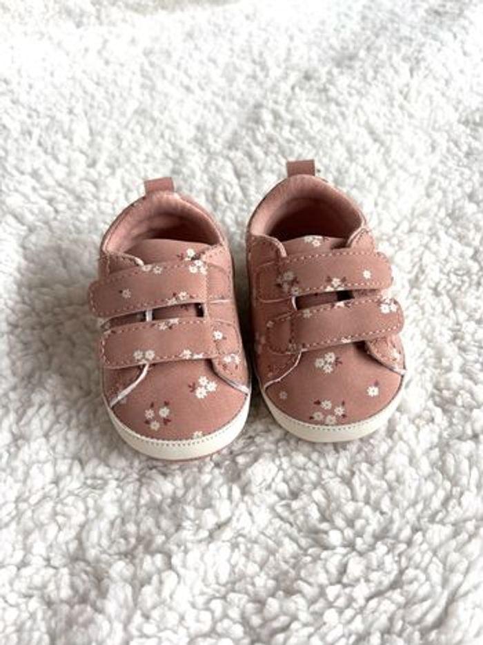 Chaussures bébé neuves - photo numéro 1