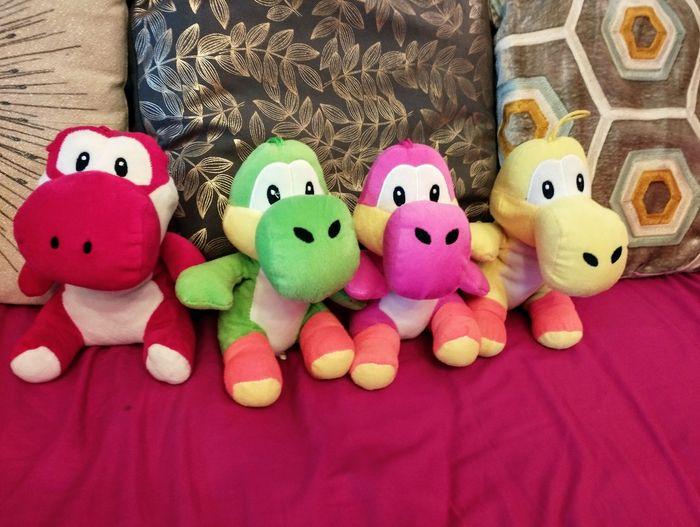 Lot de 4 peluches Yoshi de l univers mario - photo numéro 1