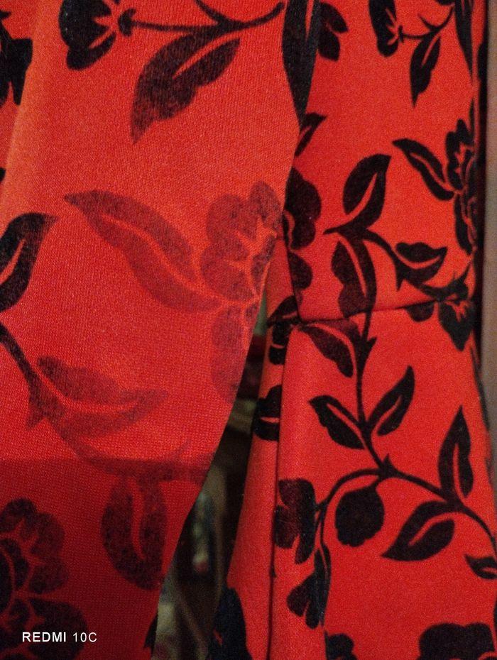 Robe rouge a fleurs noires - photo numéro 3