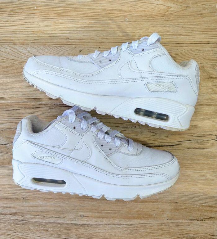 Baskets Nike air max 90 triple white pointure 38.5 sans boîte - photo numéro 2