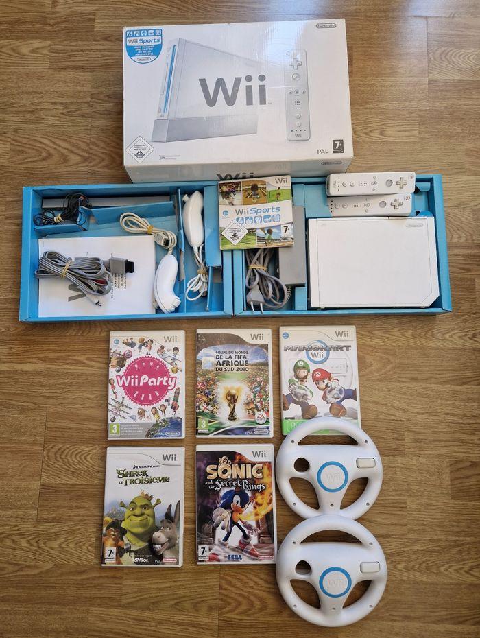 Lot Console Nintendo Wii + 2 Manettes Officielles + 2 Volants Officiels & Jeux - photo numéro 1