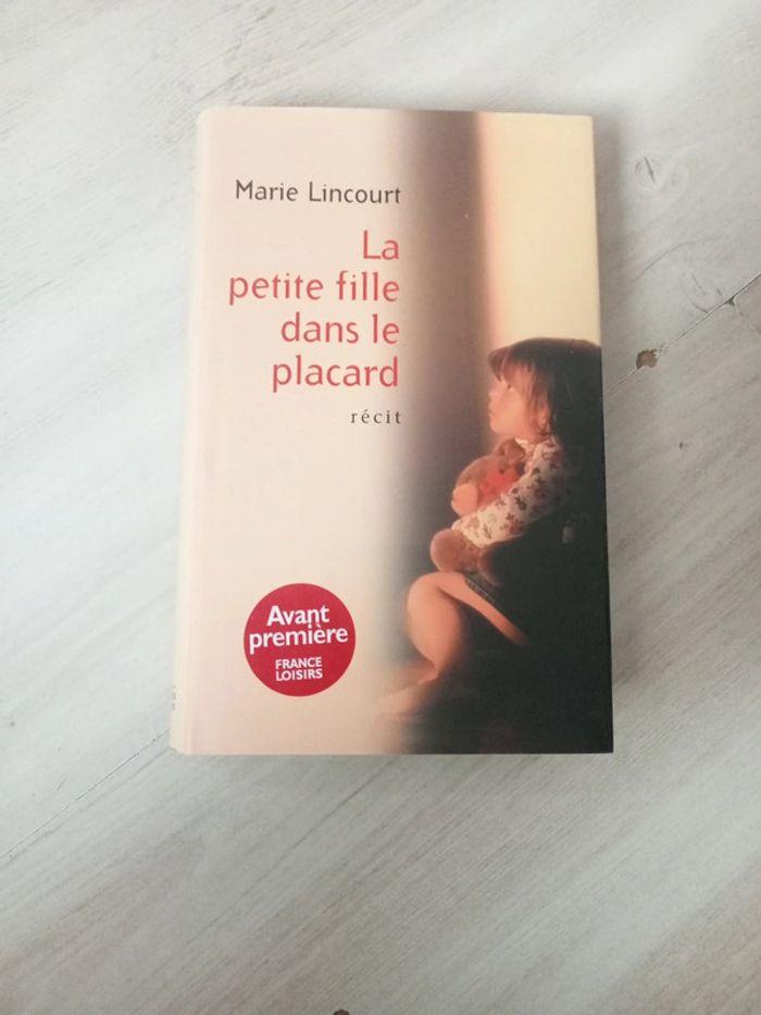 La petite fille dans le placard - photo numéro 1