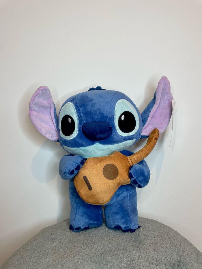 Peluche Disney Stitch avec ça guitare - photo numéro 2