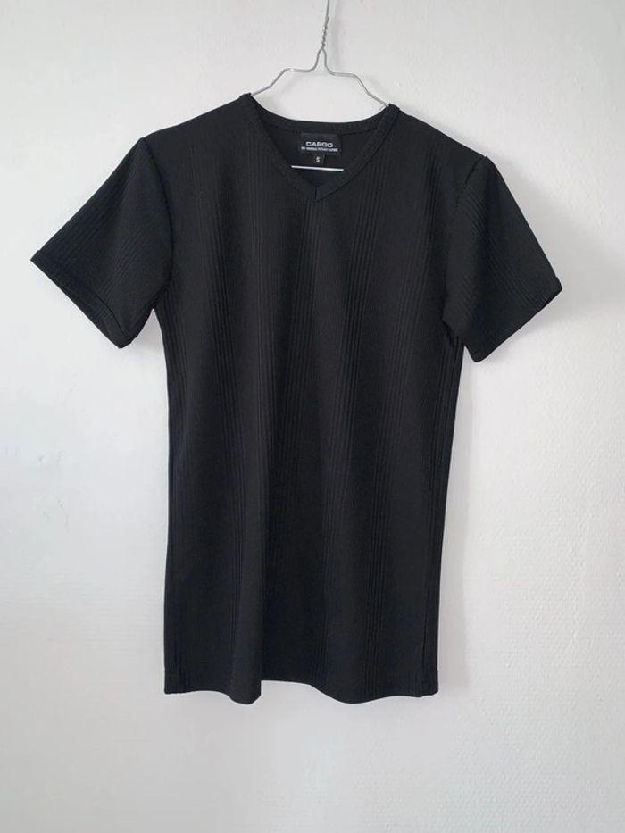 T-shirt homme noir 👕 taille 36 - photo numéro 1