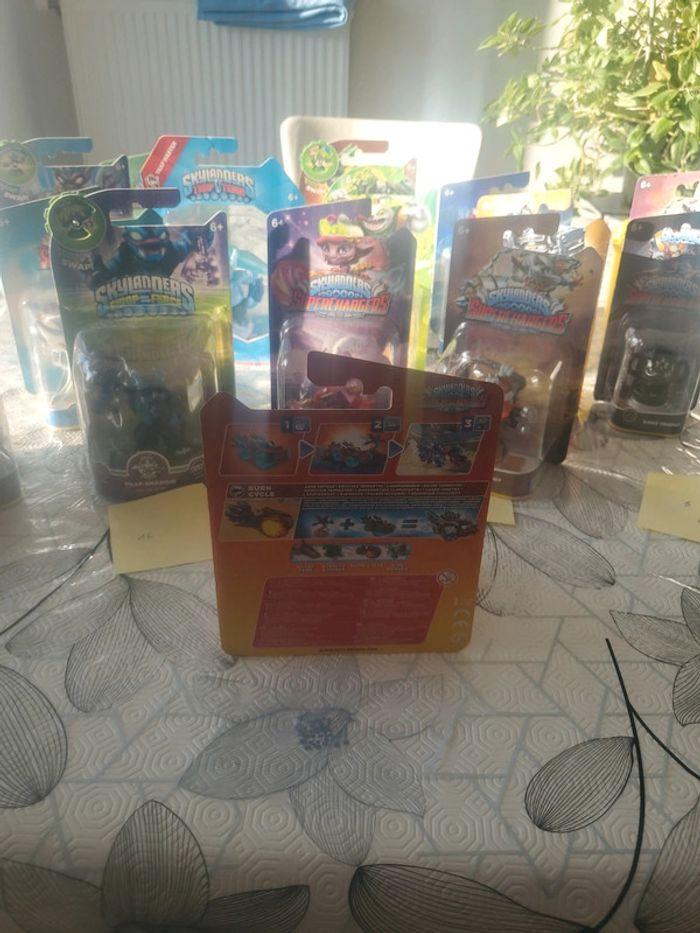 Figurine skylanders neuve "burn-cycle" - photo numéro 2