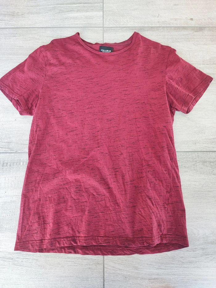 T-shirt Bordeaux pull and Bear