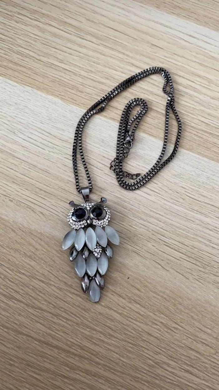 Collier avec pendentif hiboux - photo numéro 1